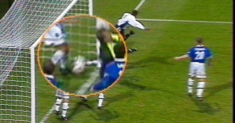 bolton-s-disallowed-goal-against-everton-in-1997-988737850.jpg