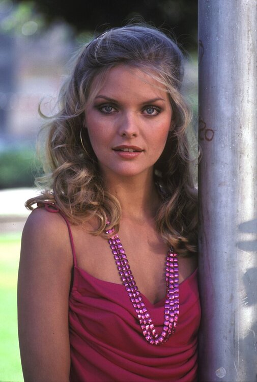 michelle-pfeiffer-at-callie-and-son-promotional-photoshoot-by-harry-langdon-1981-1.jpg