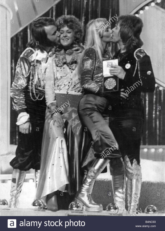 abba-win-the-1974-eurovision-song-contest-1974-in-brighton-for-sweden-B4NC93.jpg