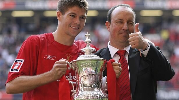 Steven-Gerrard-and-Rafa-Benitez.jpg