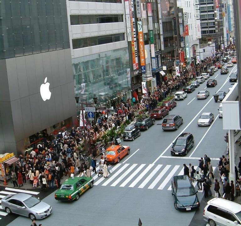 Huge-queues-across-Asia-on-iPhone-6-launch-day.jpg