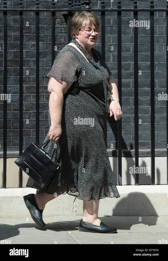 therese-coffey-leaves-downing-street-london-as-prime-minister-david-G7767A.jpg