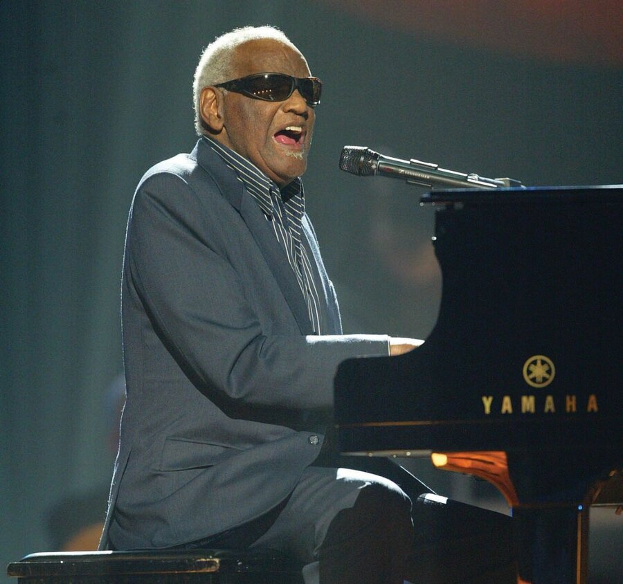 Ray-Charles-Nashville-Tenn-2003.jpg